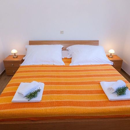 Apartments Zvone1 Veli Rat Exterior foto