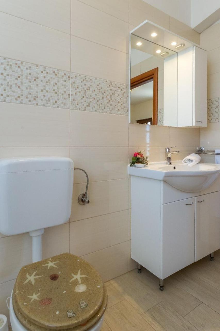 Apartments Zvone1 Veli Rat Exterior foto